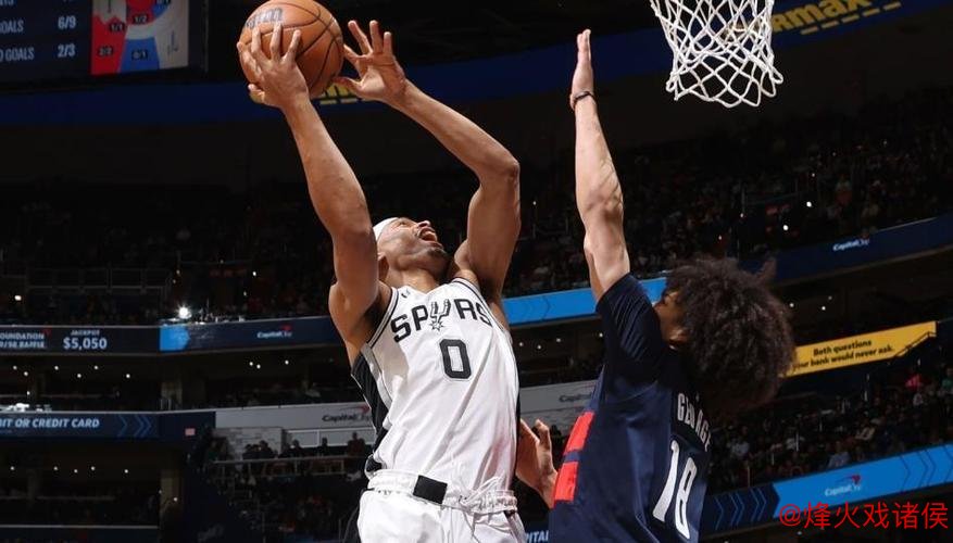 国王马刺达成交易：次轮签+现金换取场均7分侧翼