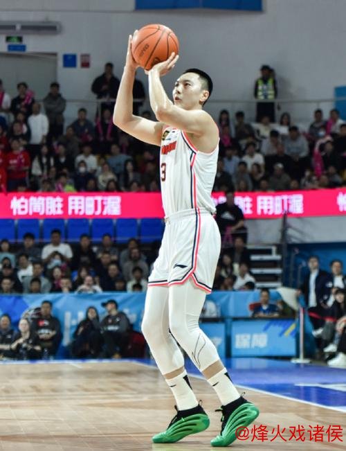 胡明轩16分周琦13+12 广东力克辽宁总比分2-1 胡明轩16分周琦13+12 广东力克辽宁总比分2-1